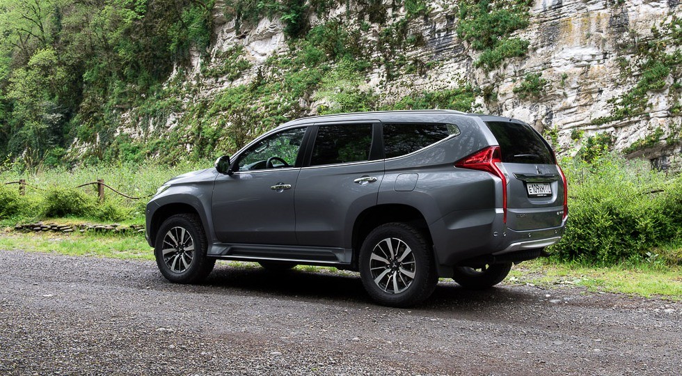mitsubishi_pajero_sport_025
