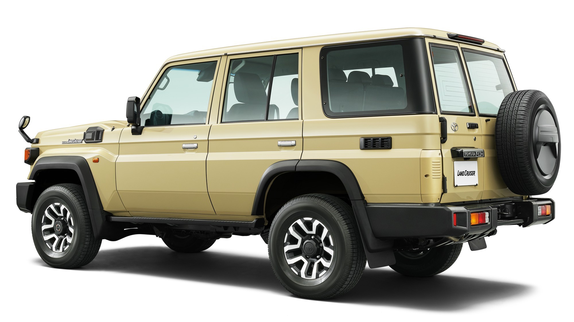 Обновлённый Toyota Land Cruiser 70: новый дизель, АКП и возвращение в  родную Японию - Рамблер/авто