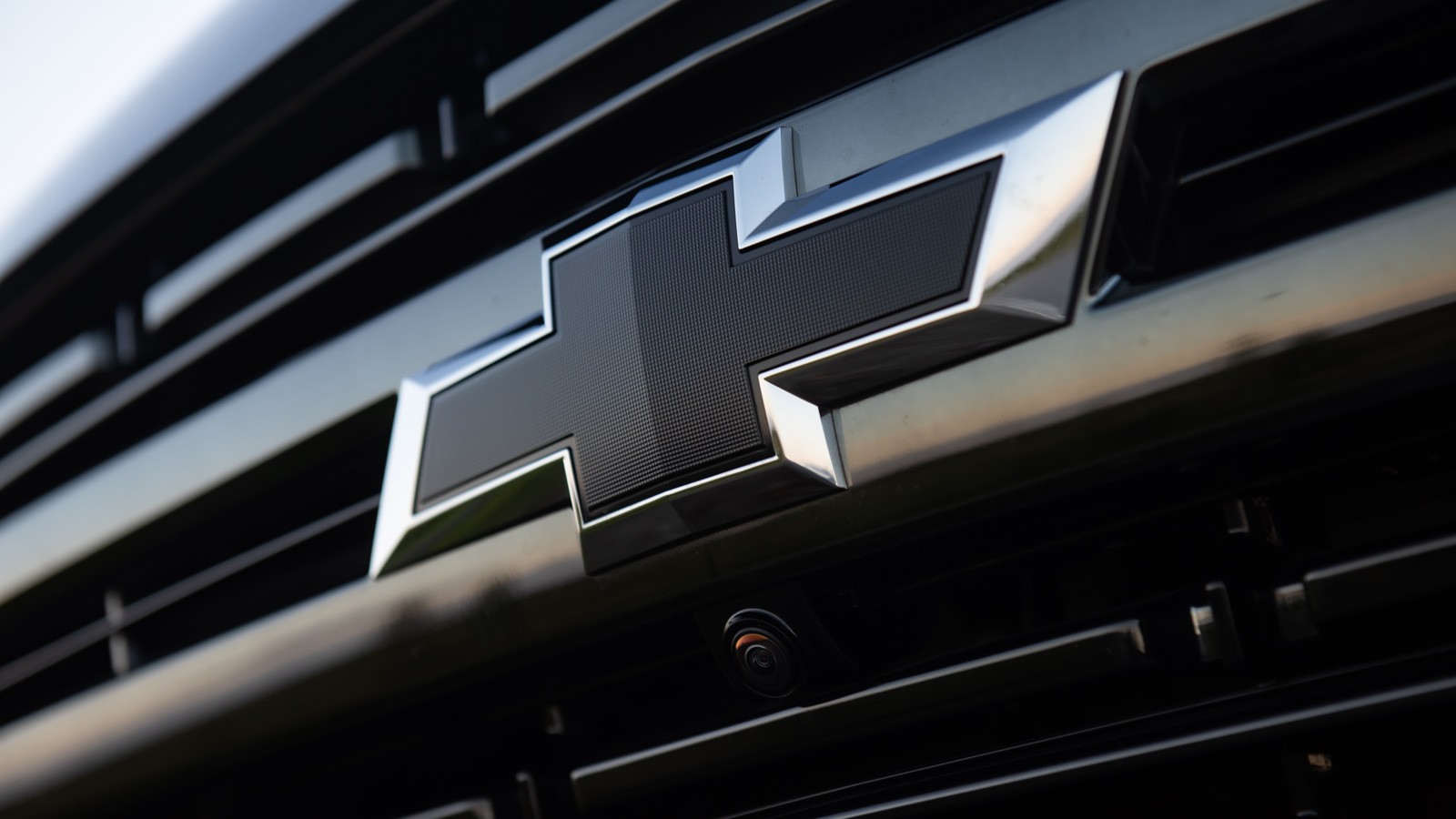 Чёрный хром против ржавчины, идеальная АКП и маловато клиренса: тест нового Chevrolet Tahoe