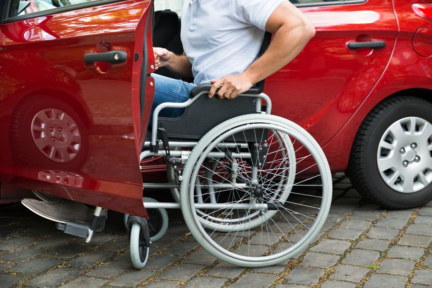 Без льгот: законопроект о бесплатных местах для инвалидов на платных стоянках отклонён