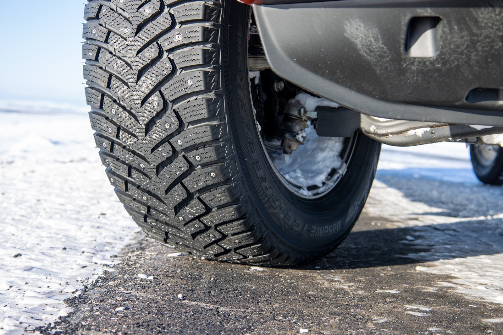 Шипы вылетают из зимних колёс – как с этой проблемой справляются производители шин