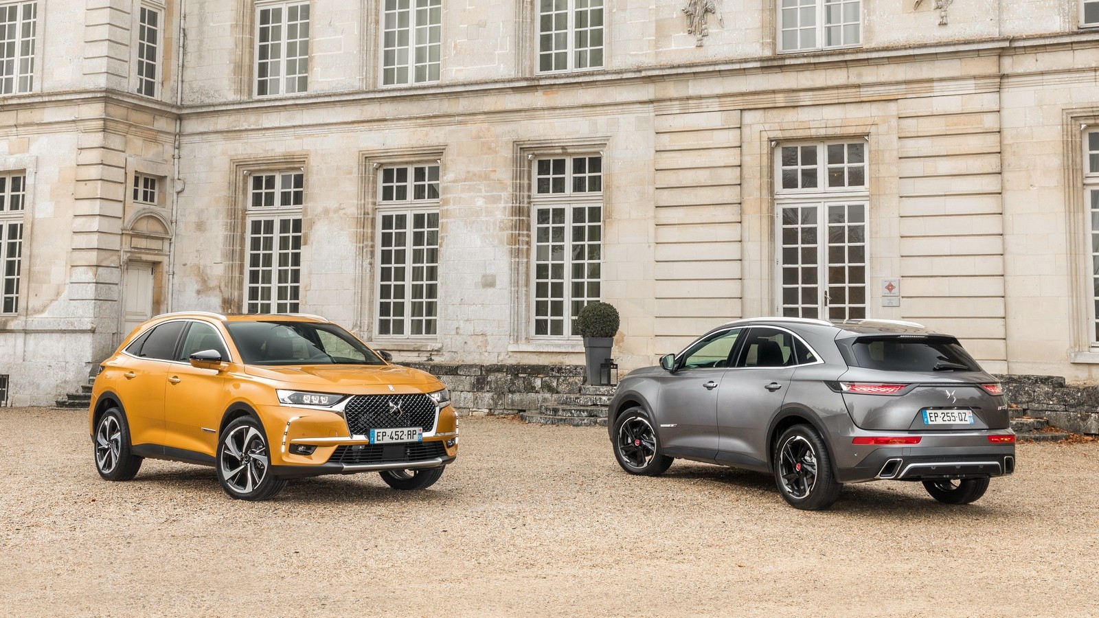 На фото: DS 7 Crossback '2017–н.в.