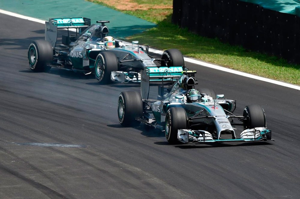 Mercedes F1 устроила "разминку" для нового болида