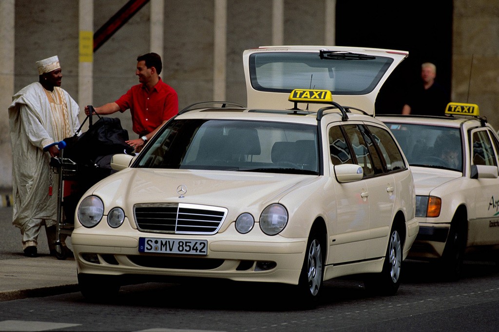 Ржавчина, высокая цена и проблемы с безопасностью: мифы и факты о Mercedes E-Klasse W210