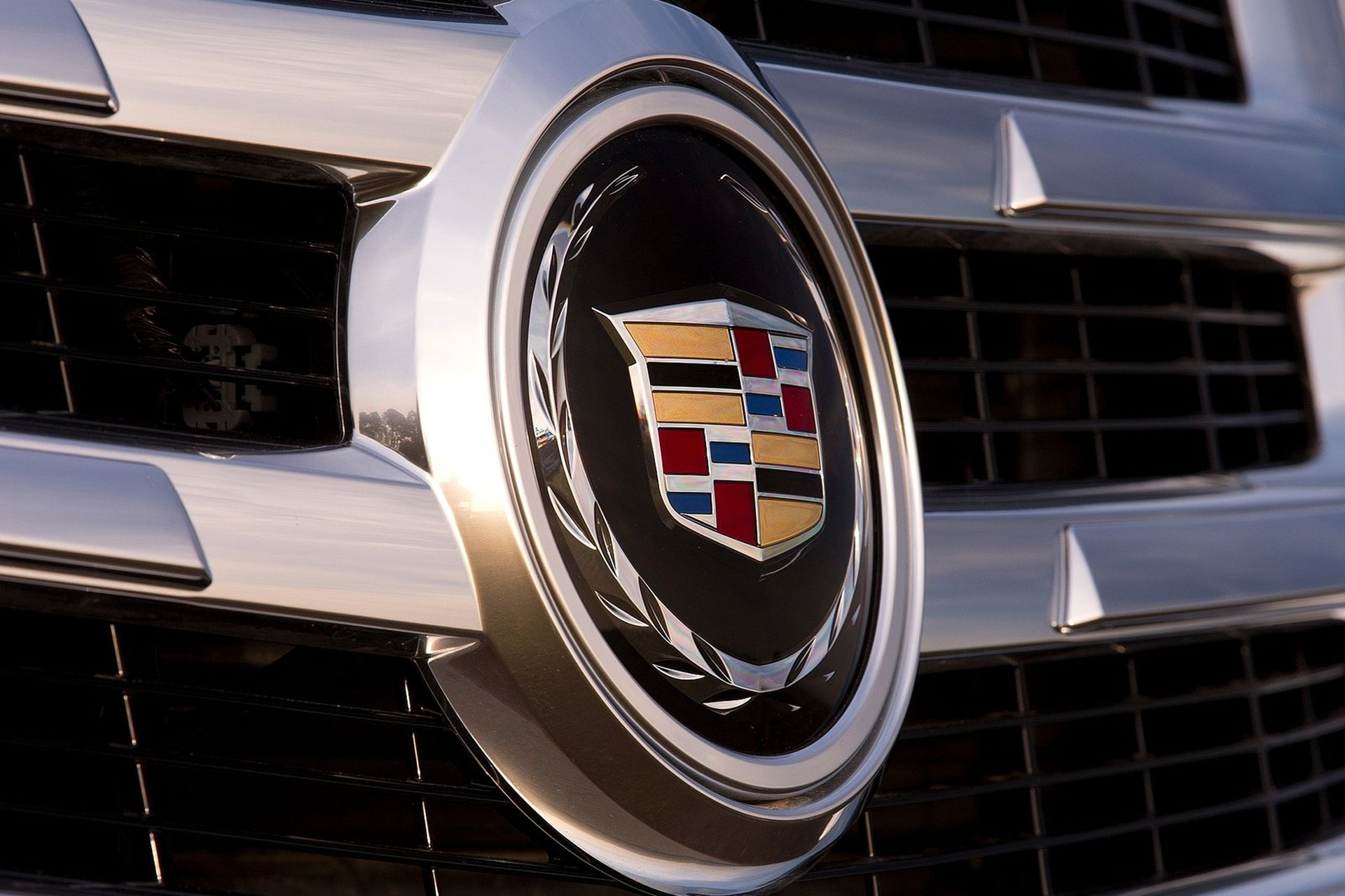 Американский производитель машин. Cadillac Escalade IV 2014. Дженерал Моторс Кадиллак лого. Кадиллак gt4. Cadillac Escalade logo.