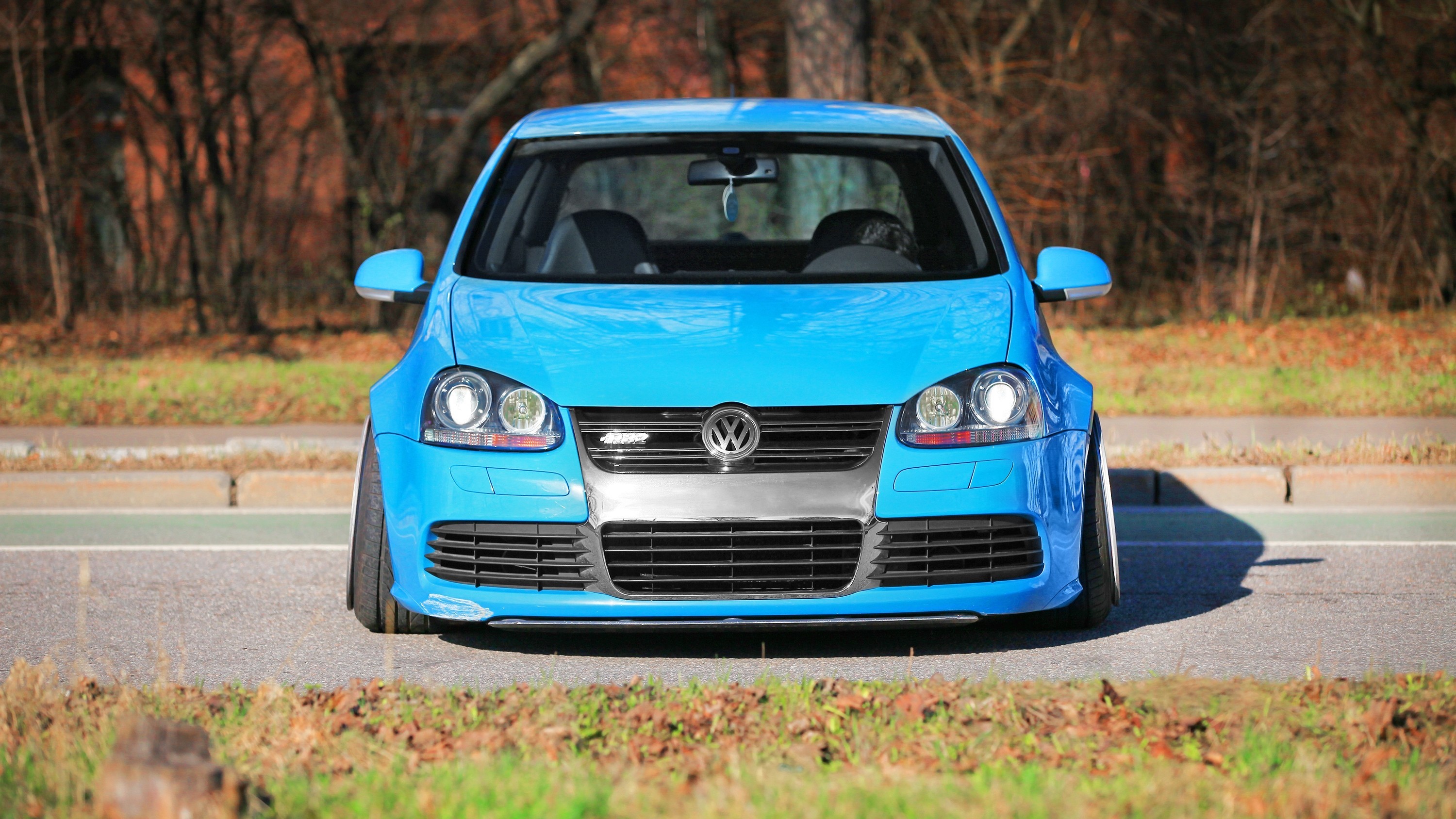 Низкий, чистый, голубой: тюнинг Volkswagen Golf Mk5 R32 - КО