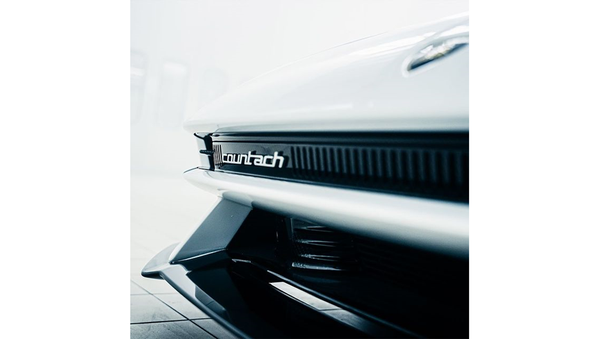 Возрождение Lamborghini Countach: суперкар показался на новых фото
