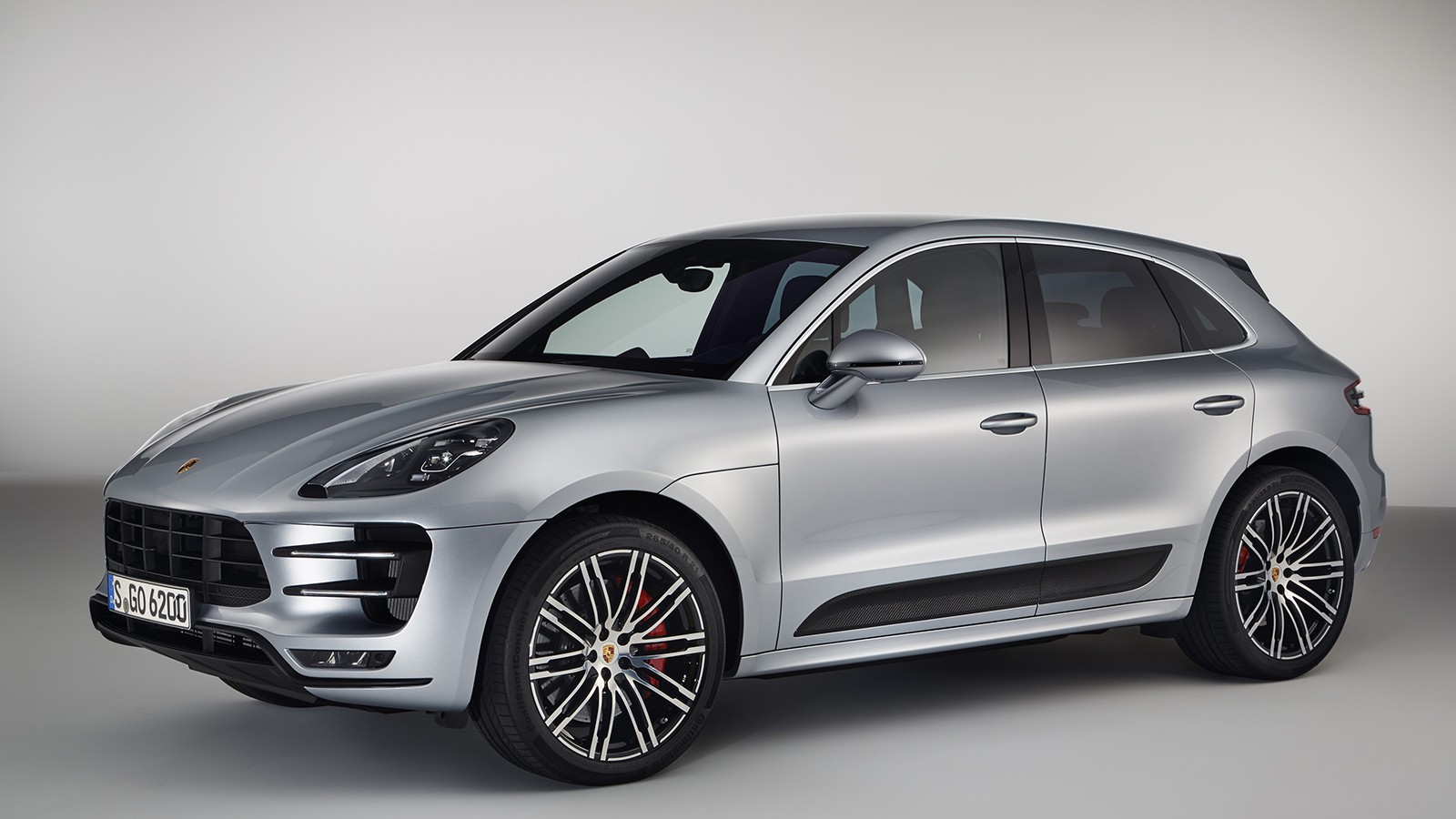 На фото: Porsche Macan Turbo с пакетом Performance