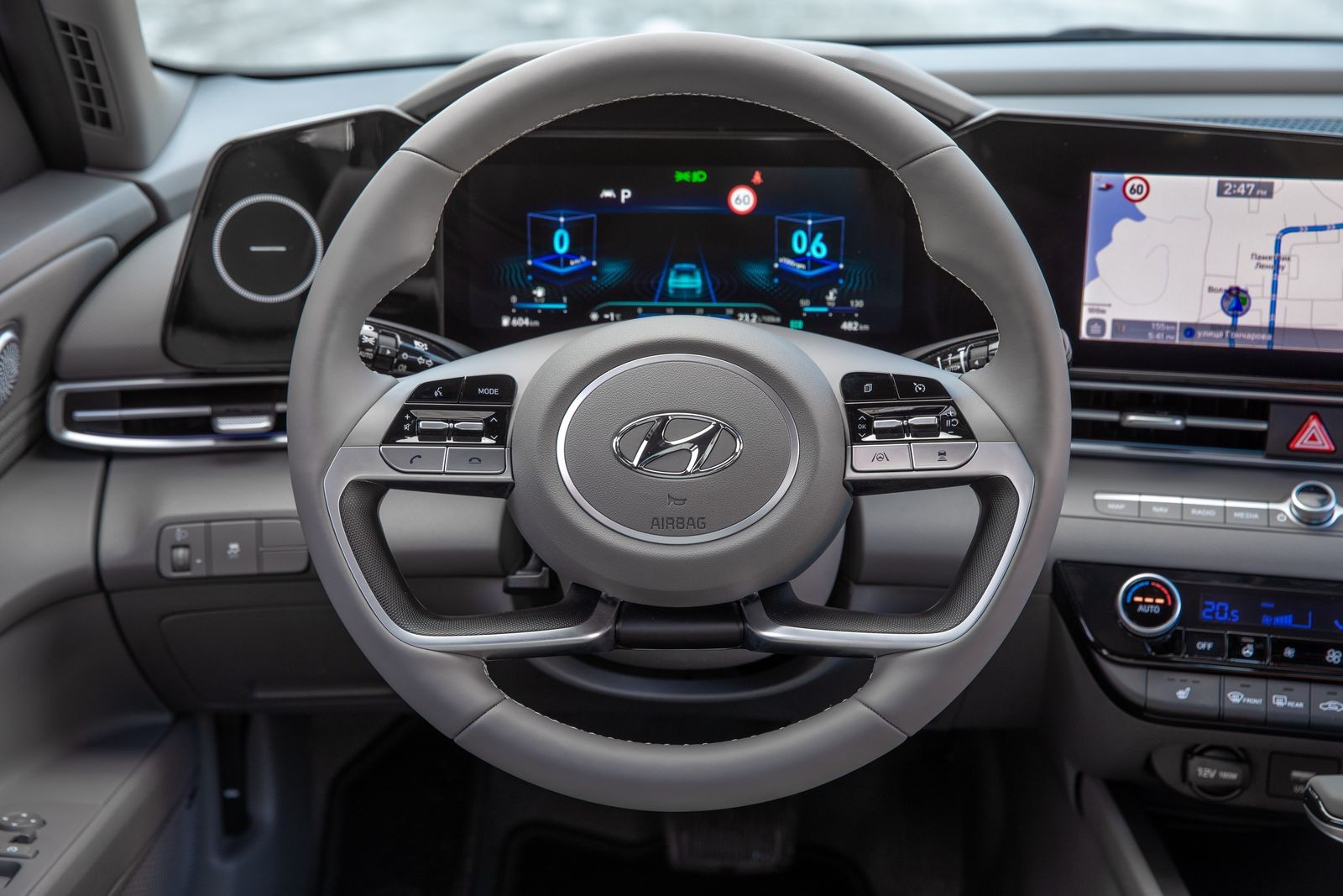 Дерзкий стиль, скучный мотор и разнобой передней и задней подвесок: тест Hyundai Elantra 7