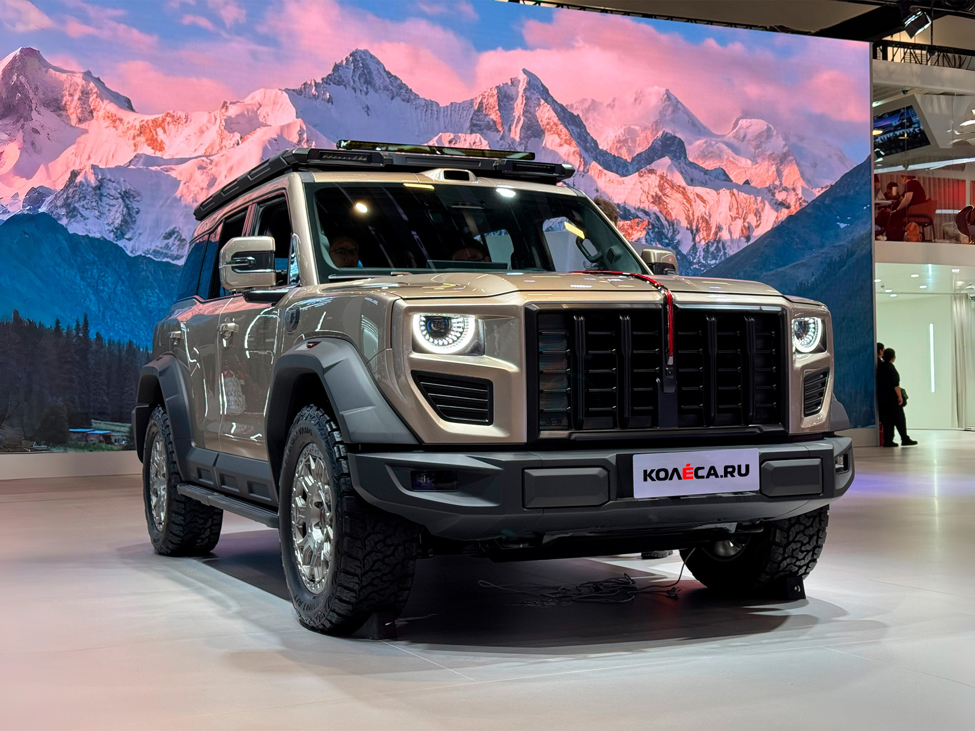 Китайский люкс съехал с дороги: первый обзор Hongqi Off-Road