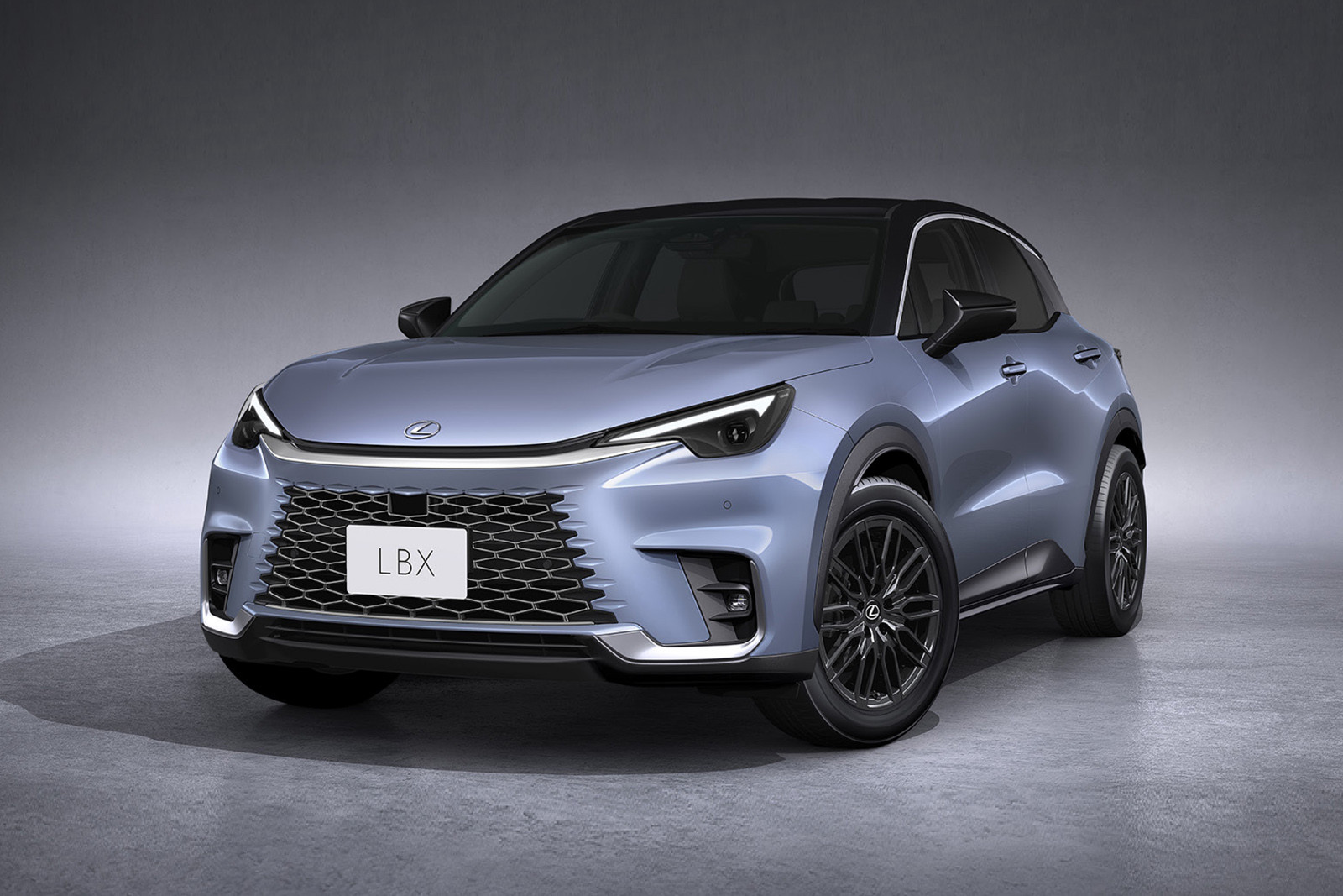 Кроссовер Lexus LBX получил несколько обновок на домашнем рынке
