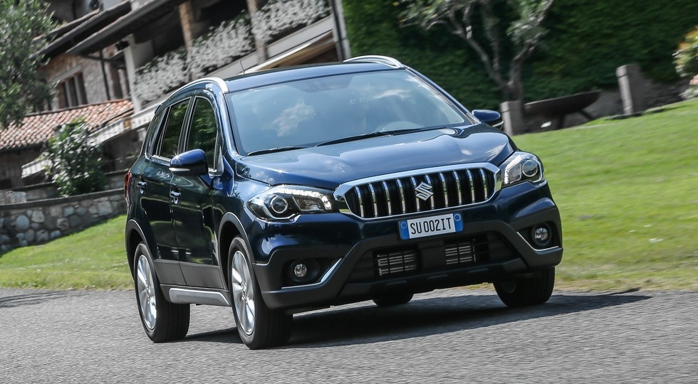 На фото: Suzuki SX4