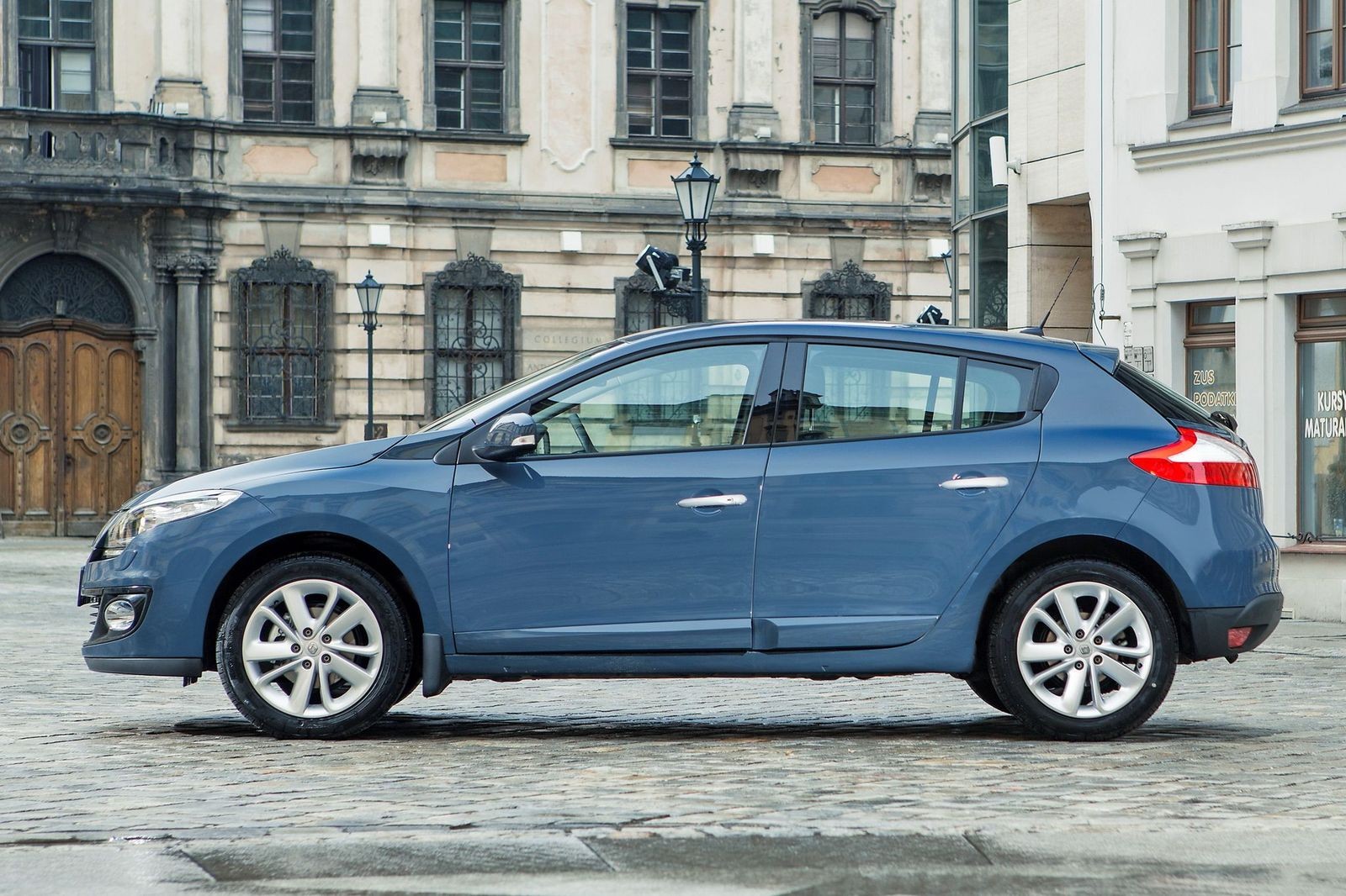 С-класс по цене подержанной Гранты: стоит ли покупать Renault Megane III за 650 тысяч рублей