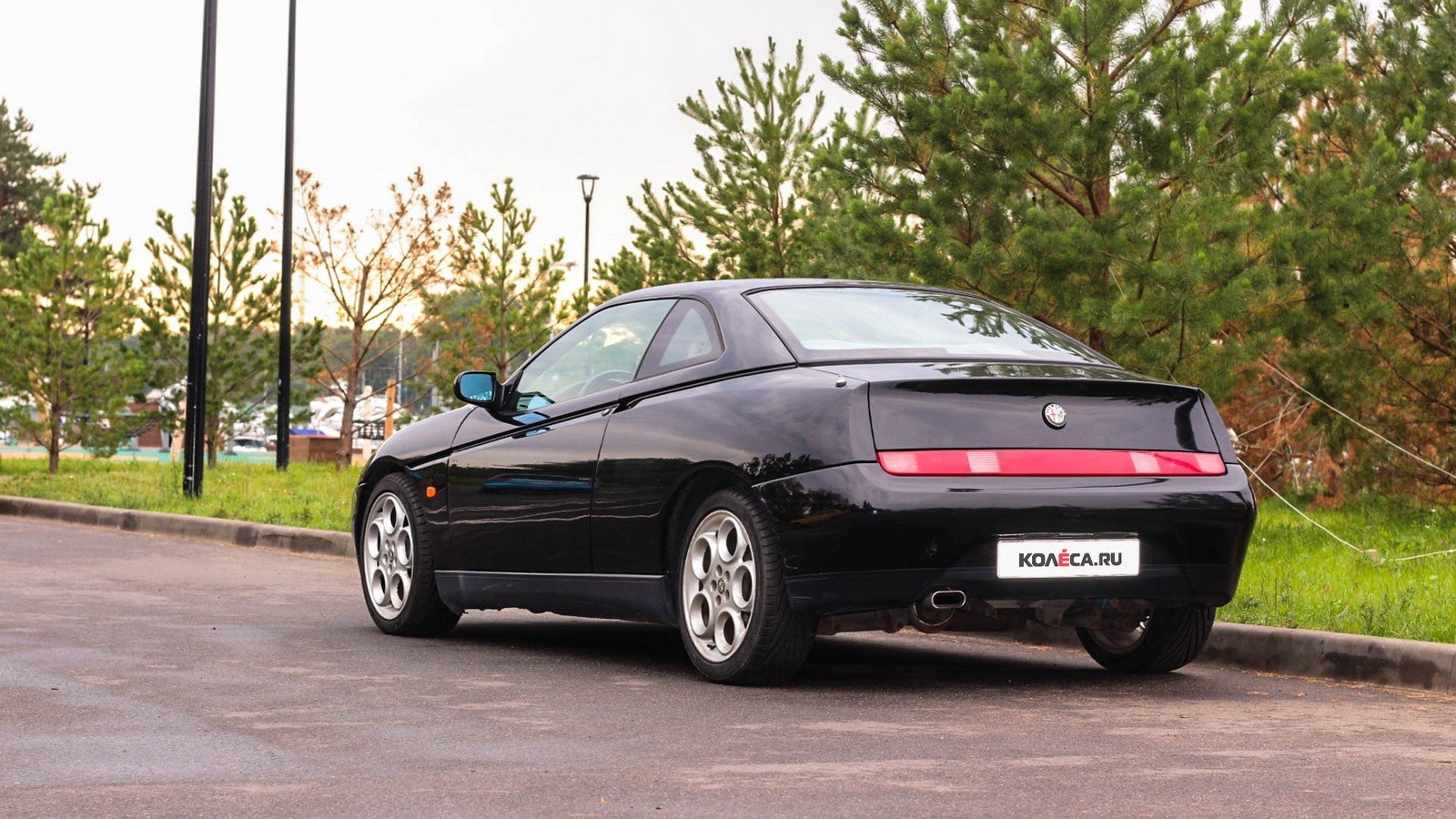 Alfa Romeo GTV сзади (4)