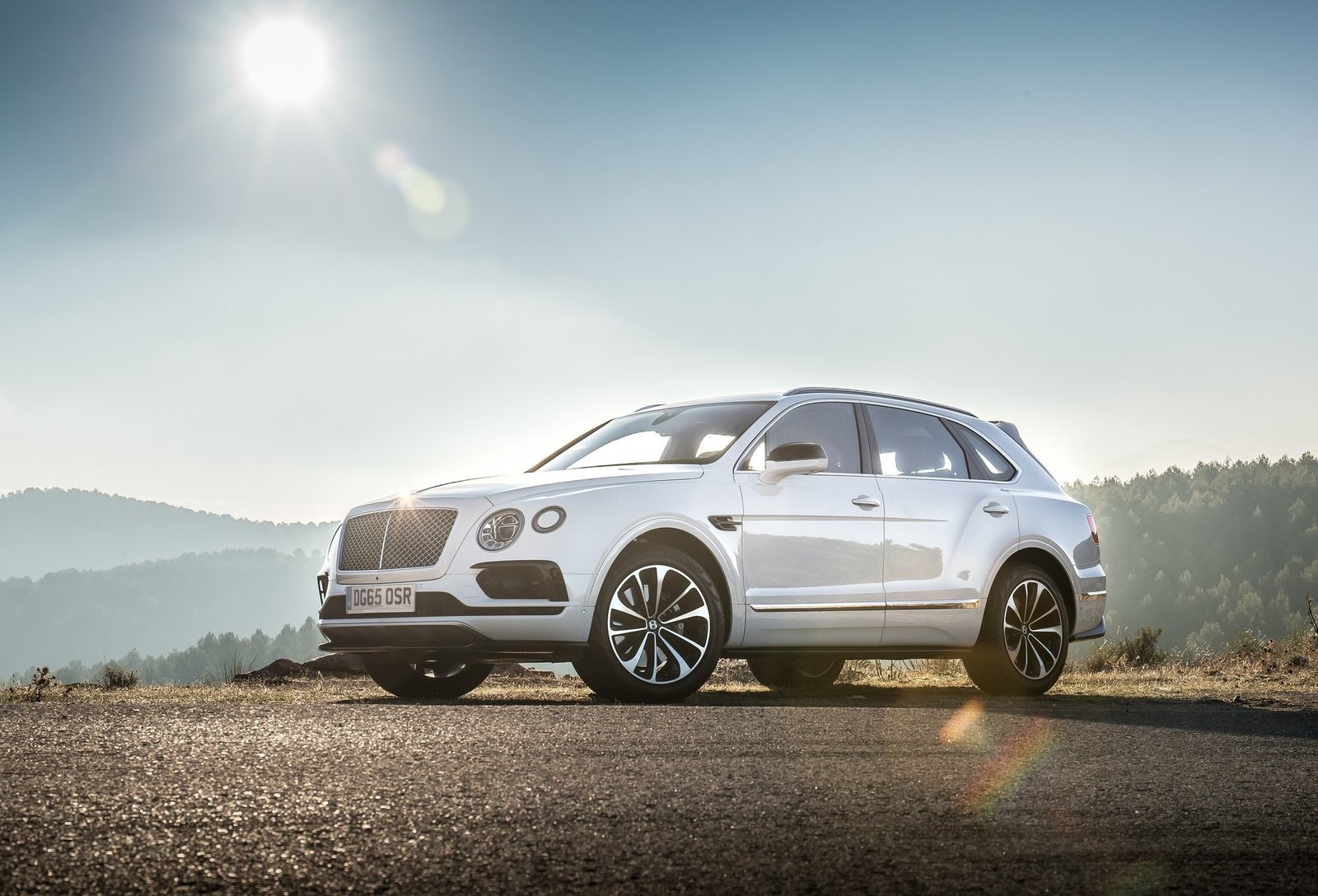 На фото: Bentley Bentayga