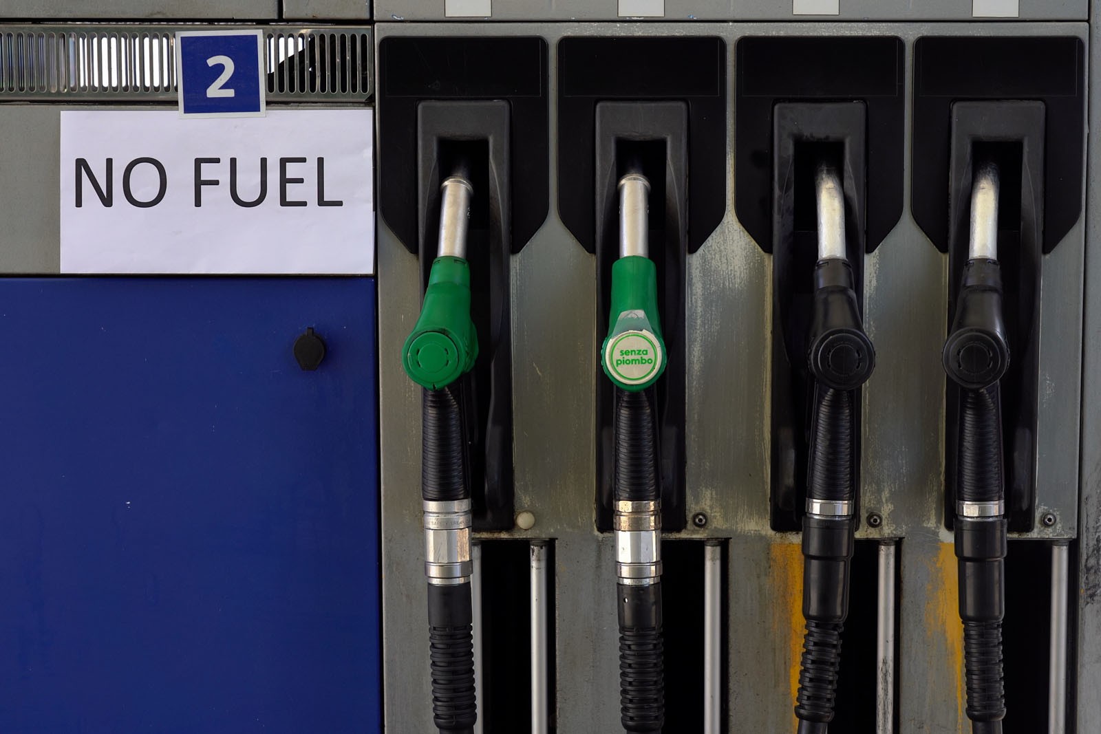 На случай экономической катастрофы: как сделать запас бензина на год и точно ли это нужно