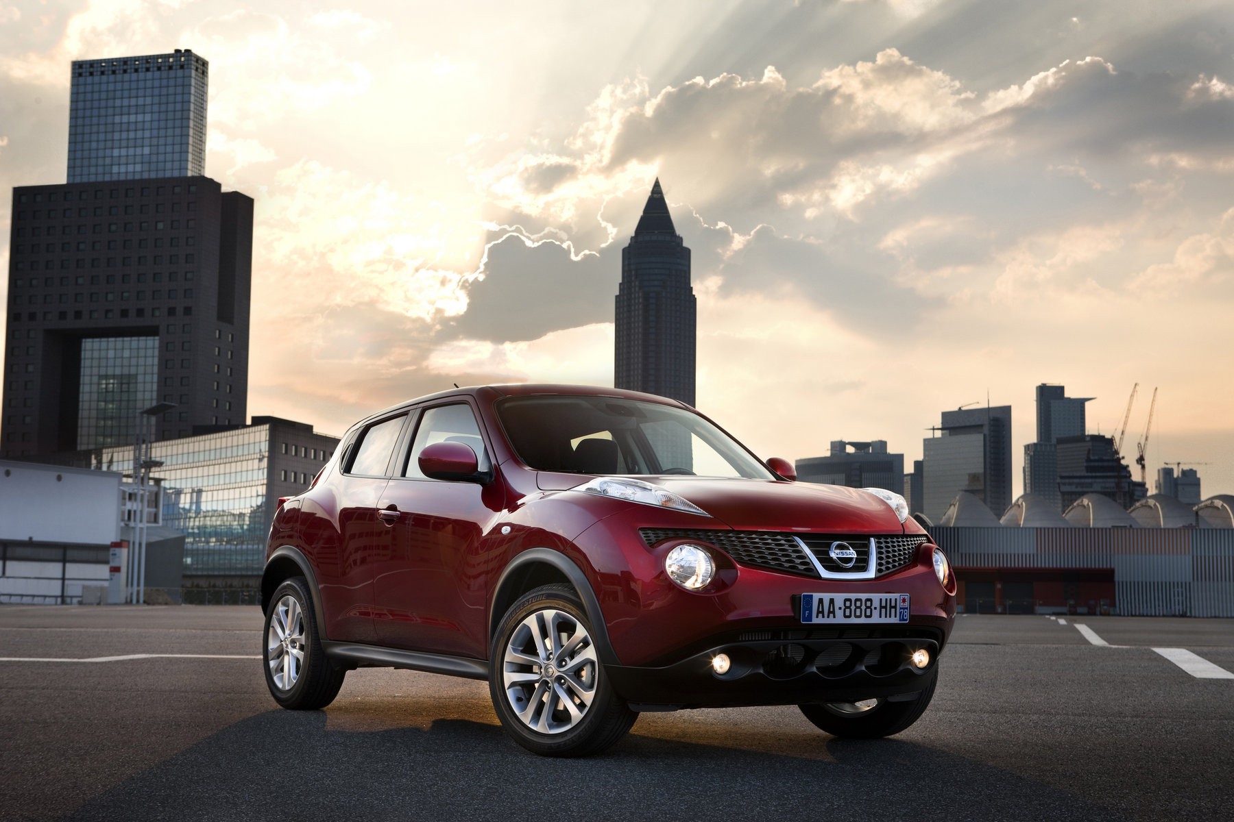 Nissan Juke 2011 красный