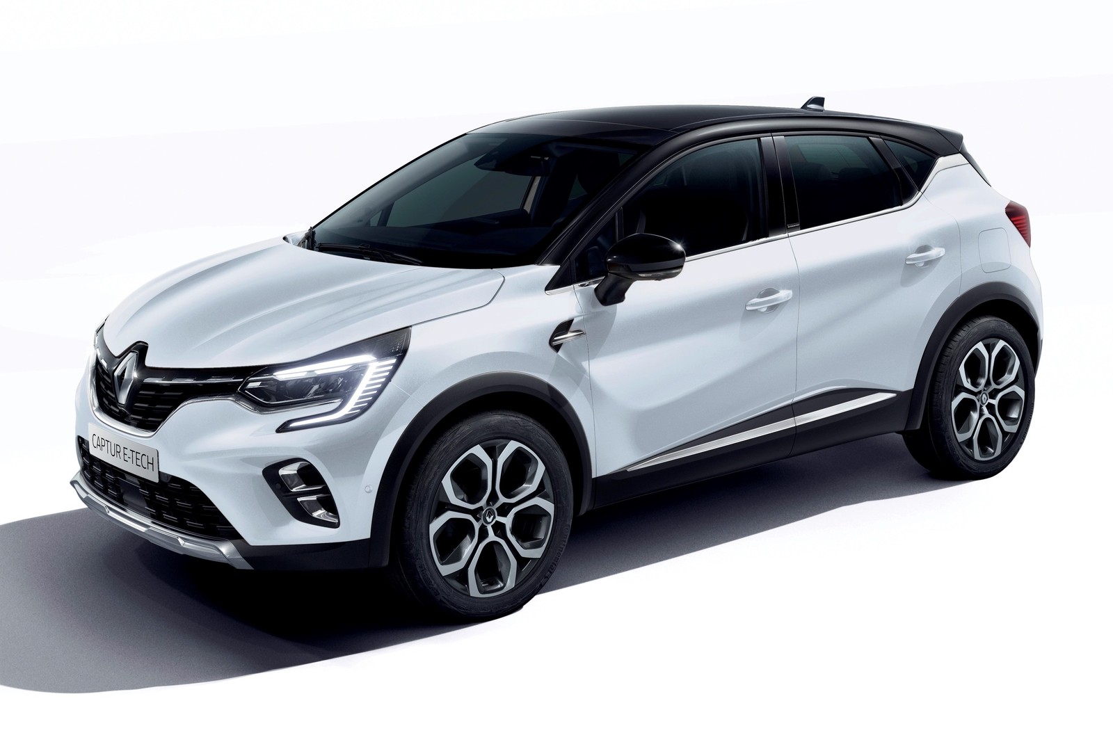 Хитрый ход: гибридные Captur и Clio помогут Renault избежать штрафов