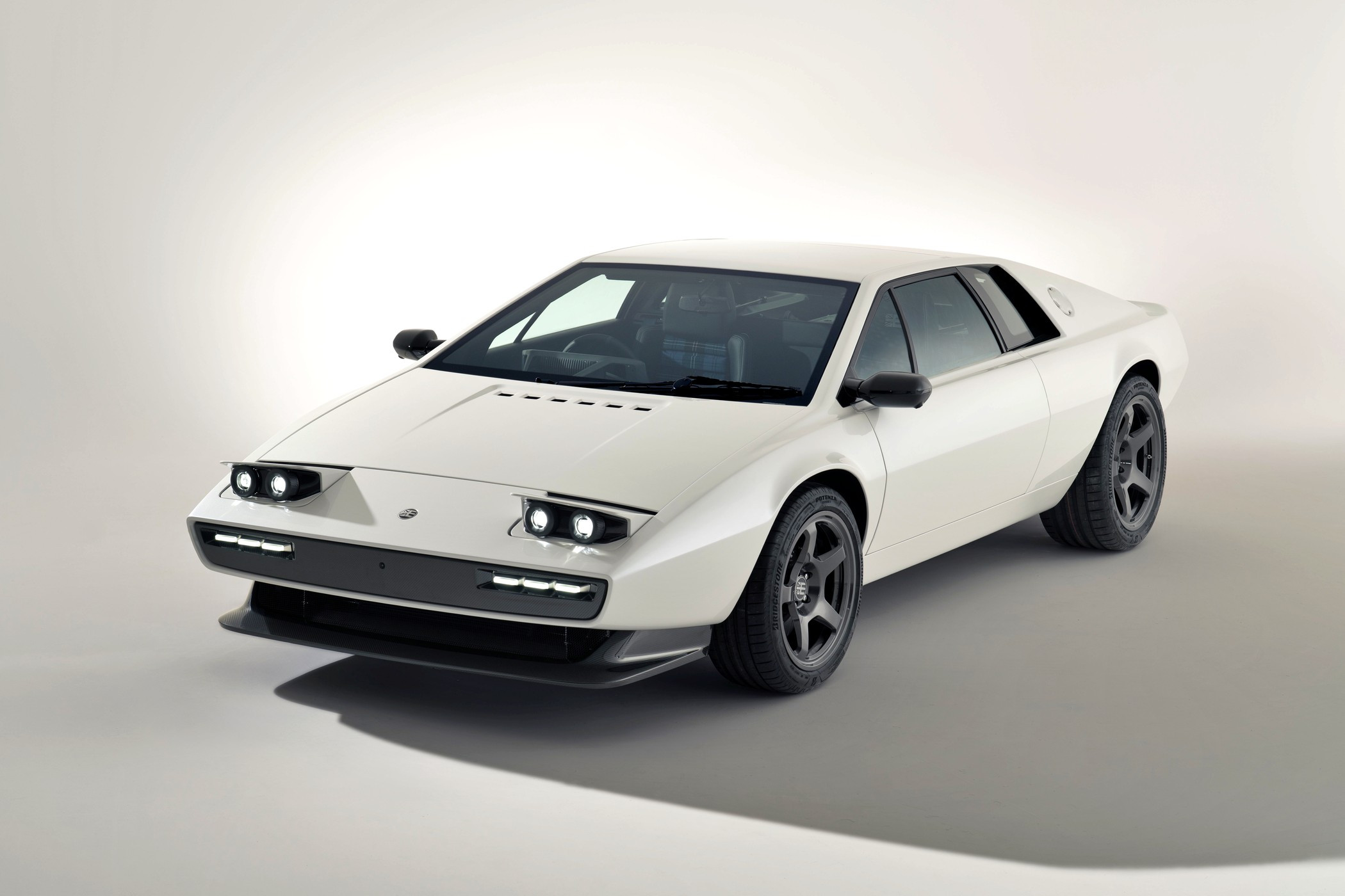 Легендарный Lotus Esprit возрождён как карбоновый рестомод Encor Series 1