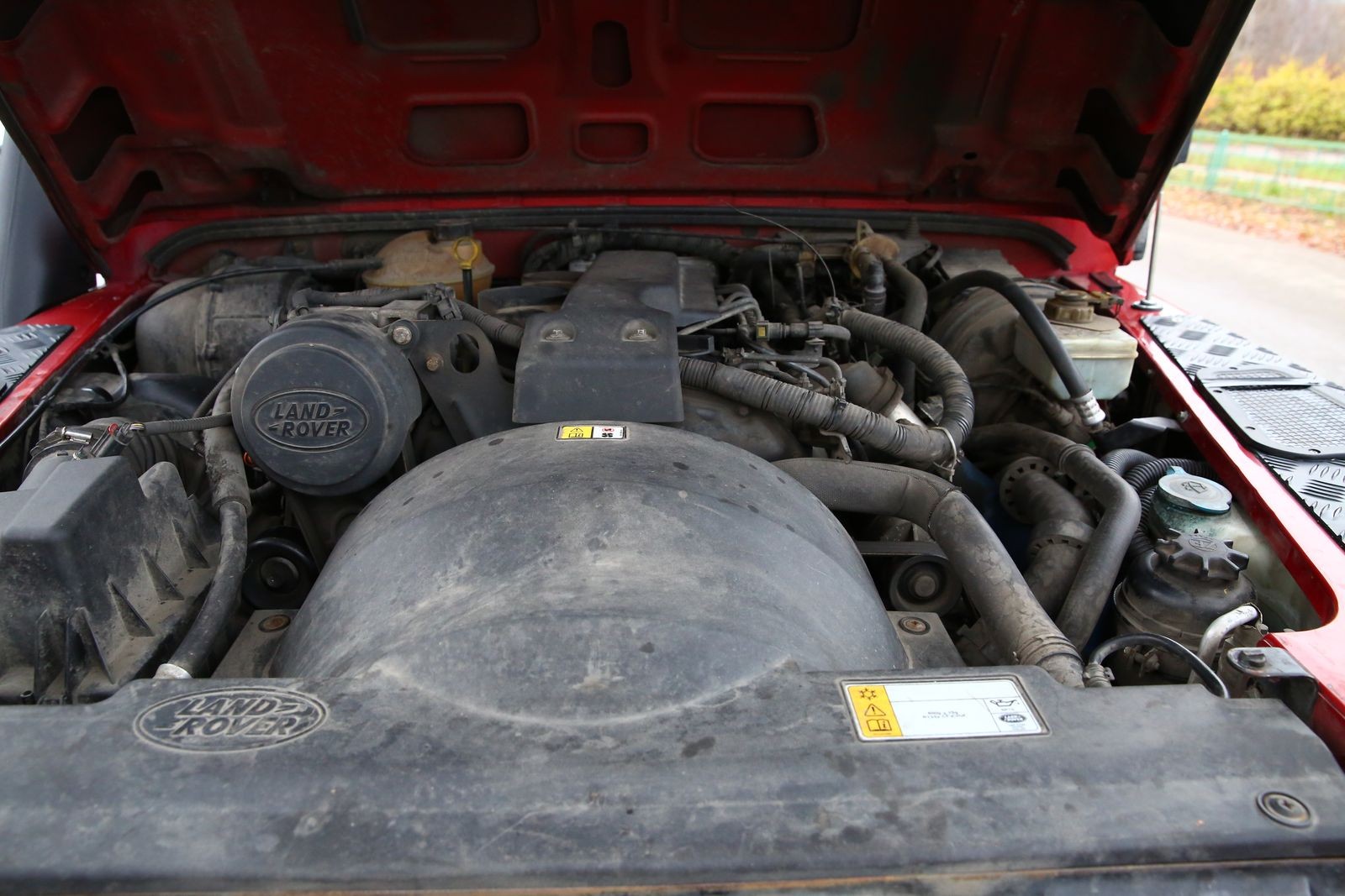 Land Rover Defender с пробегом: тормоза боятся воды, а мотор 2,2 погибает из-за маслонасоса