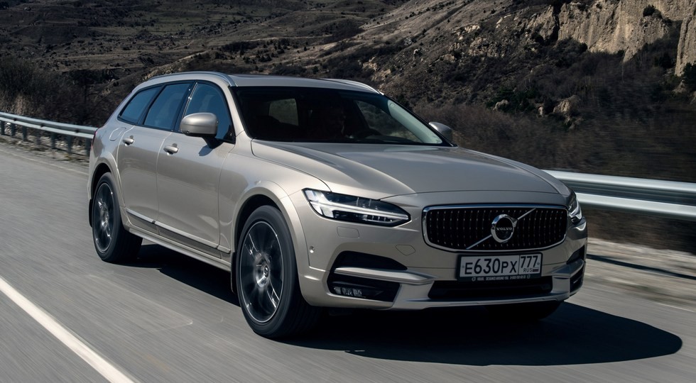 На фото: Volvo V90 Cross Country