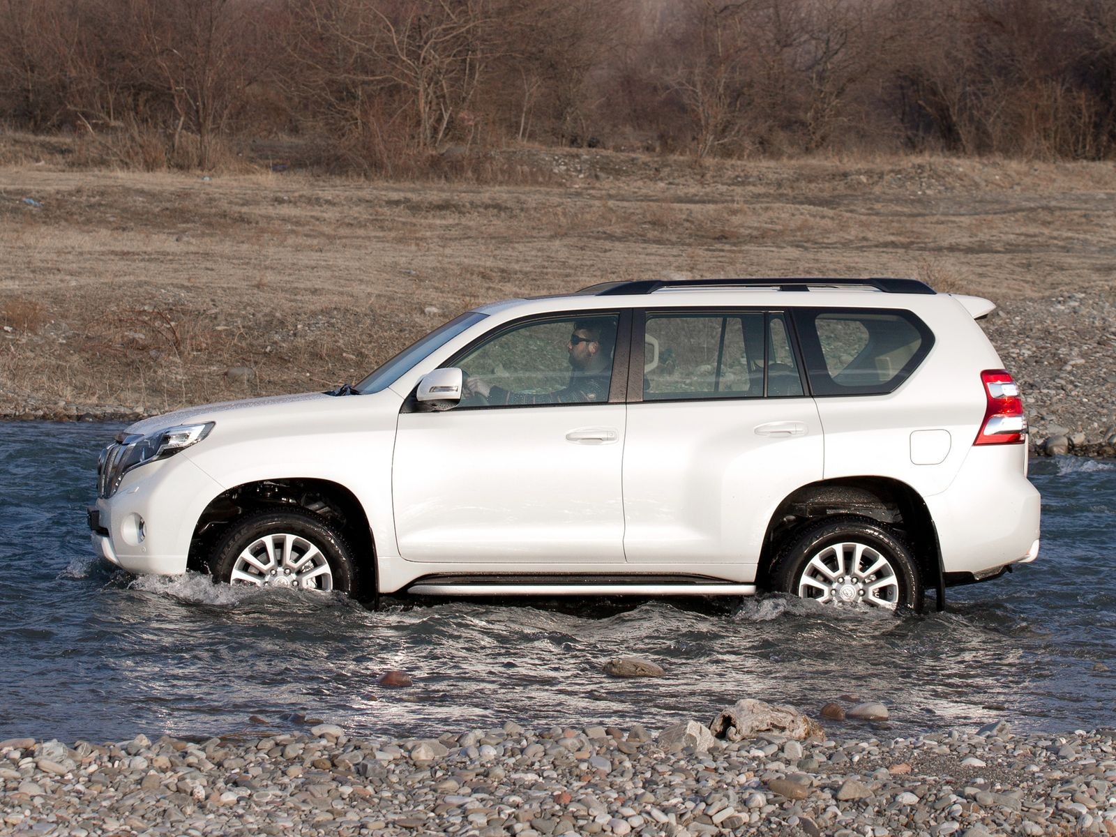 Почти как настоящий: стоит ли покупать Toyota Land Cruiser Prado 150 за 2 млн рублей?