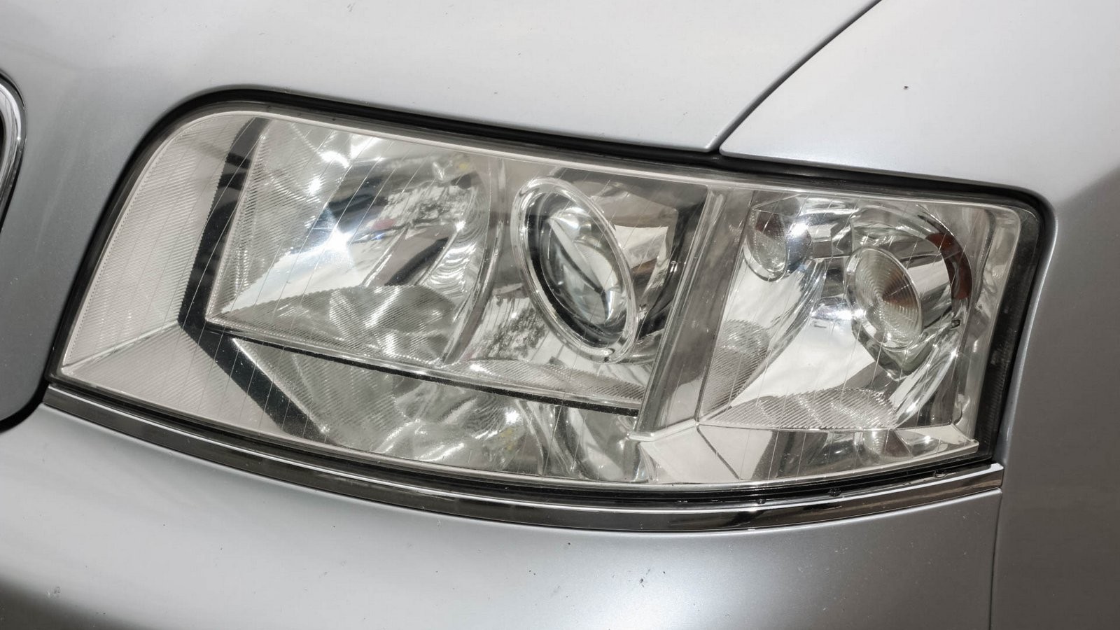 Audi A6 II фара