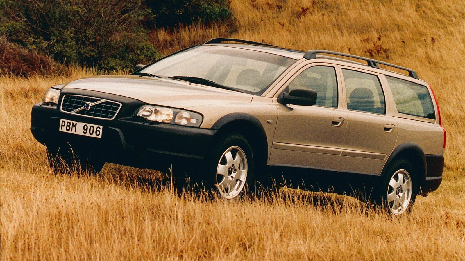 Volvo V70 XC вид три четверти
