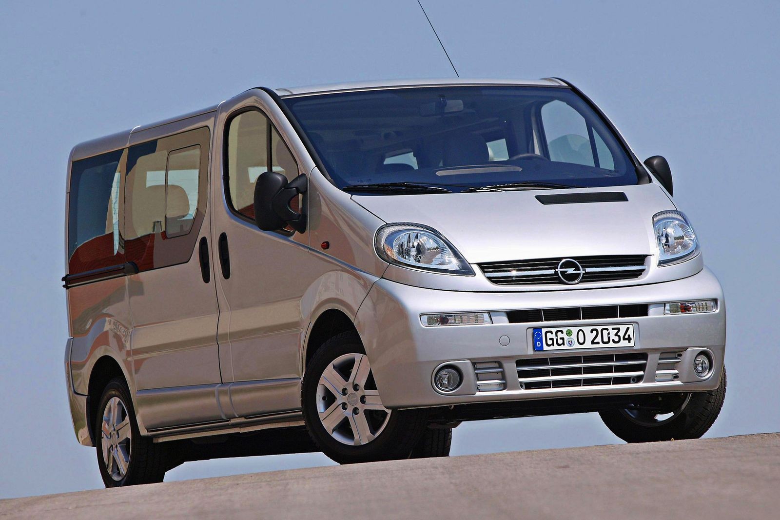 Opel Vivaro 2001–2006