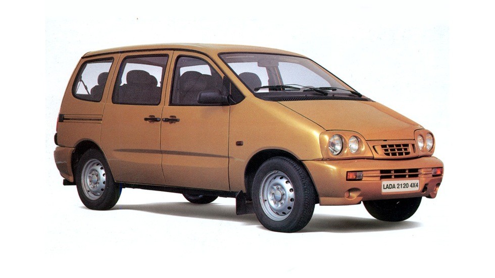 На фото: ВАЗ-2120 Надежда '1998–200