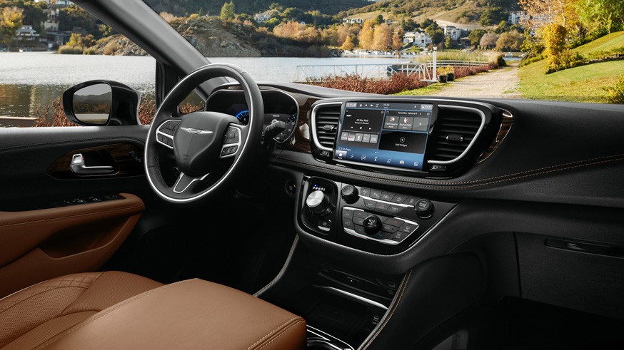 Stellantis сокращает выбор: у минивэна Chrysler Pacifica будет меньше гибридных версий