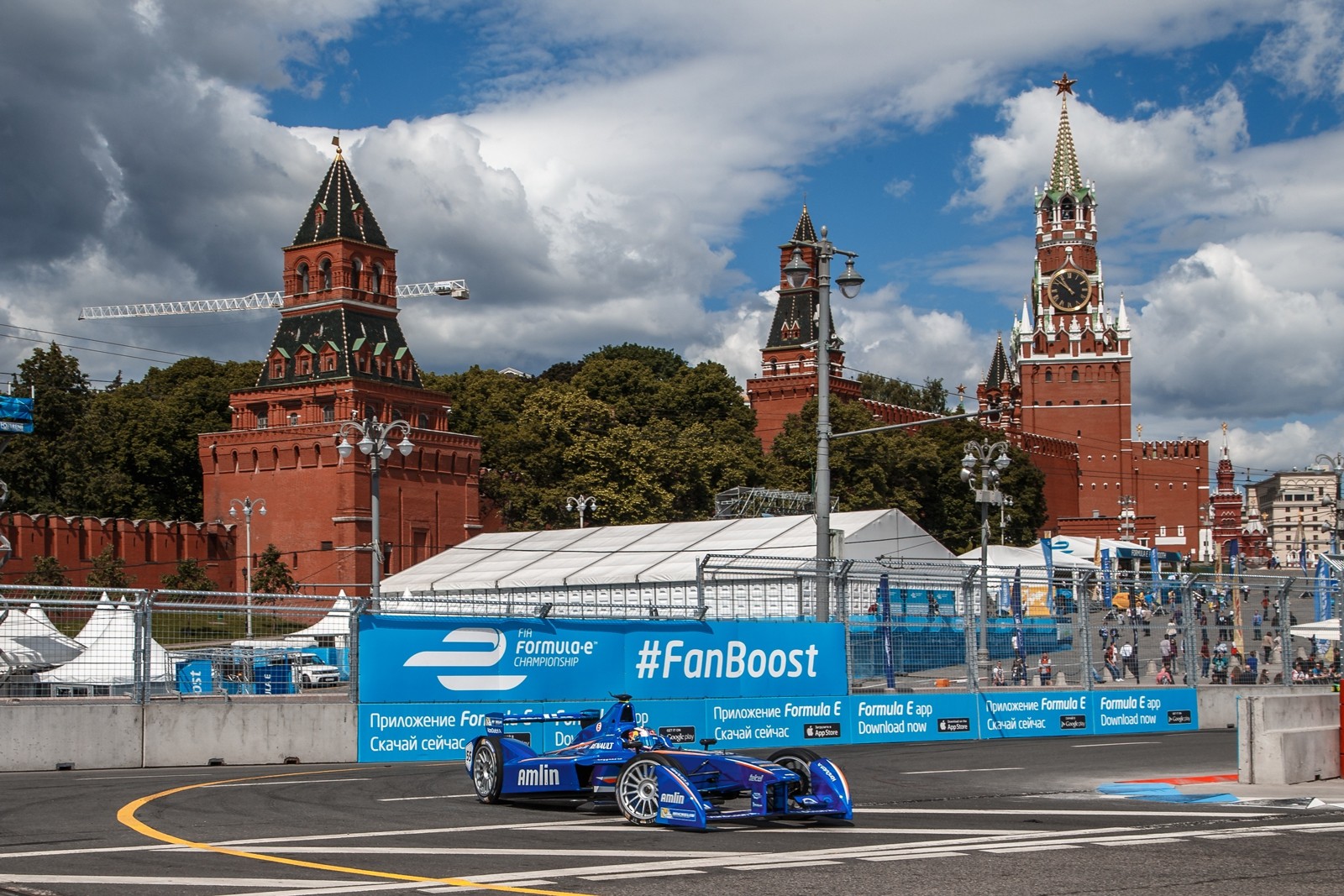 P e moscow. Formula e Moscow. Формула е в Москве. Гонки около Кремля. Гонки формула в Москве Кремль.