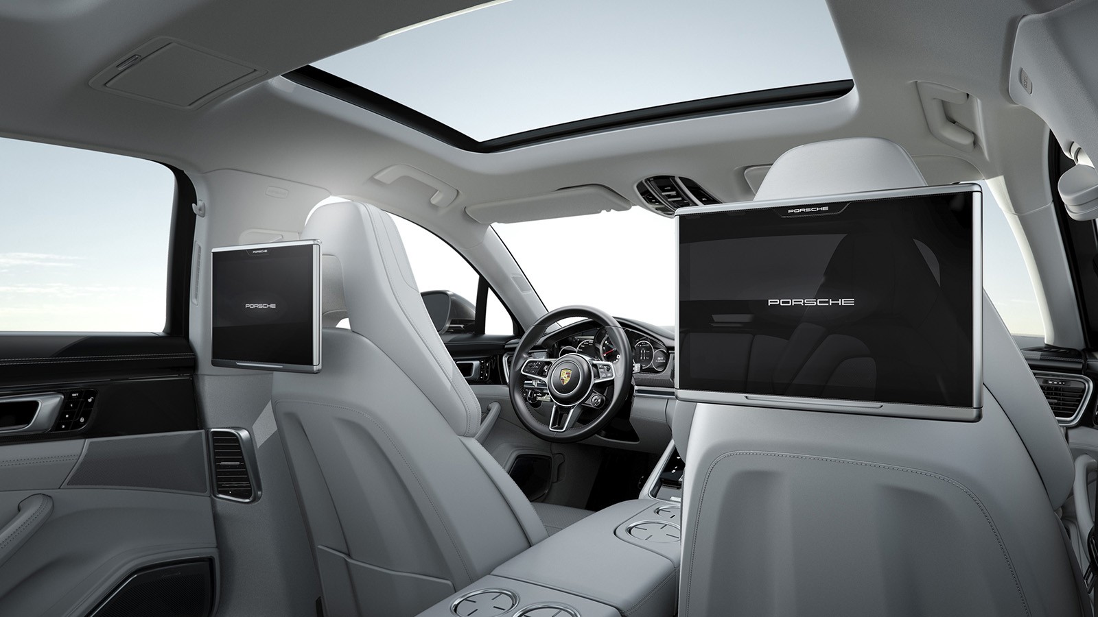 На фото: салон Porsche Panamera Turbo Executive