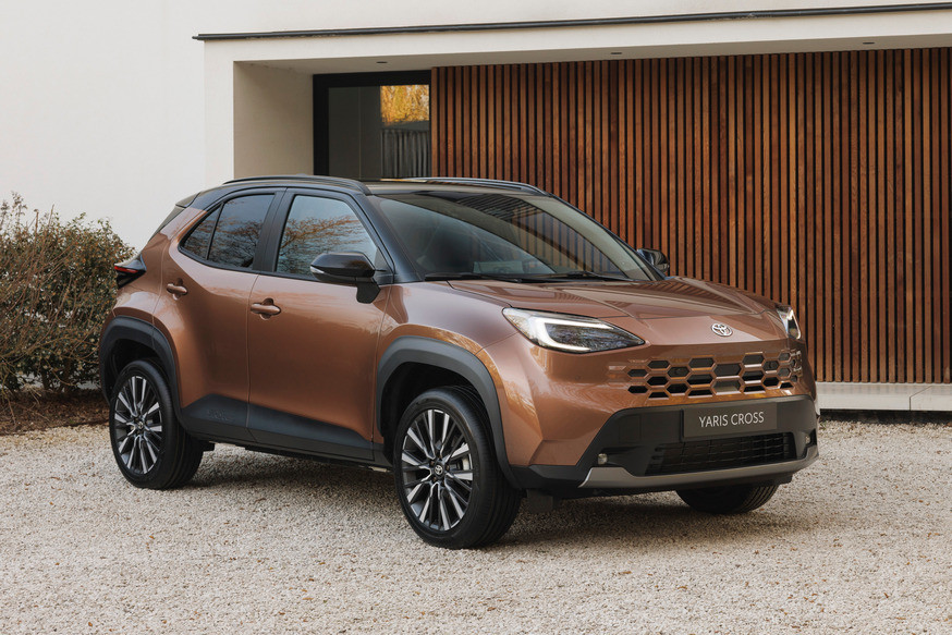 Toyota Yaris Cross обновился по подобию старших моделей