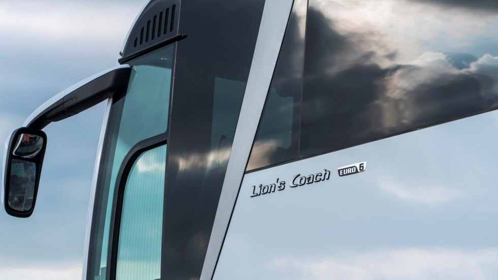 P_Bus_EOD_Coach-02_web