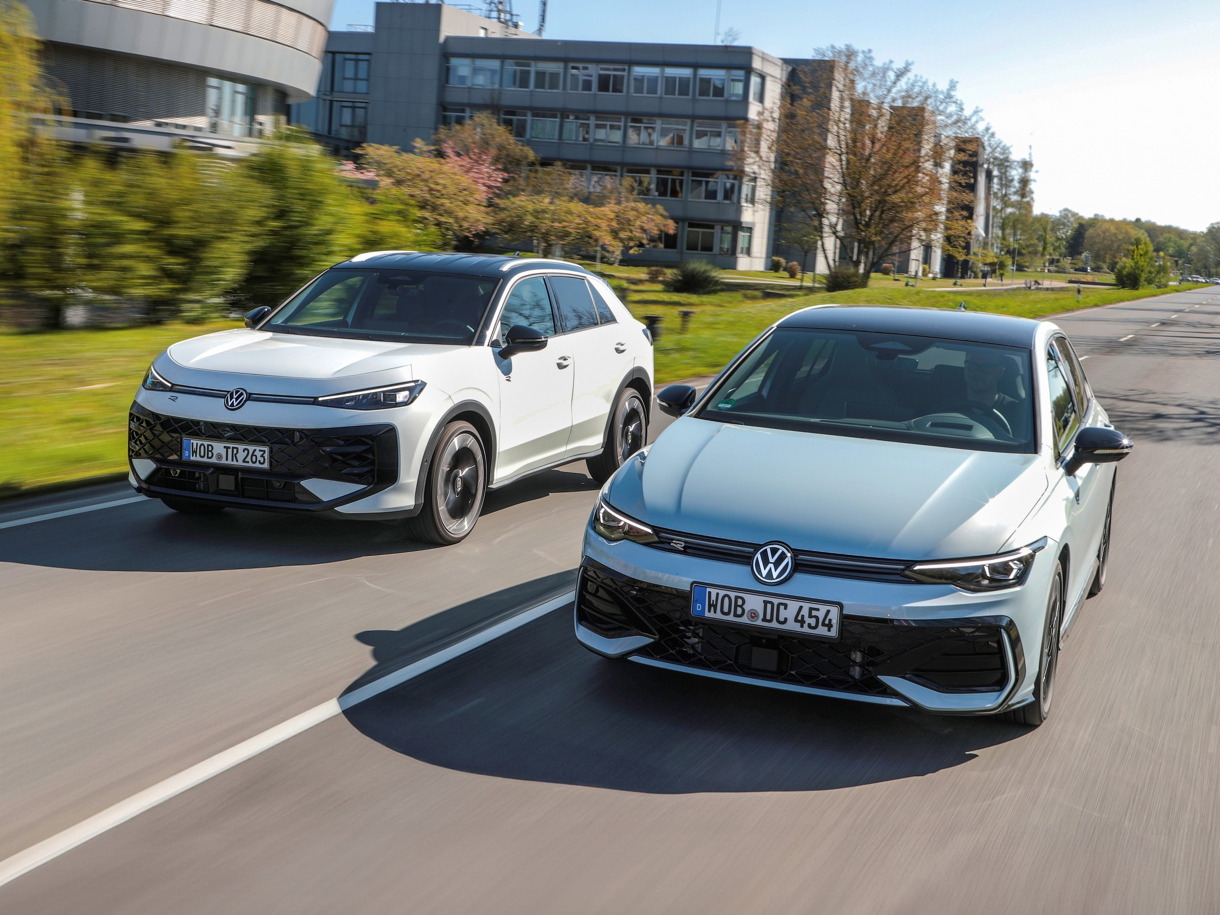 Розетка не нужна: Volkswagen Golf и T-Roc обзавелись новыми гибридными версиями