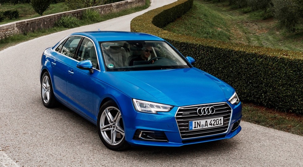 На фото: Audi A4'2015–н.в.