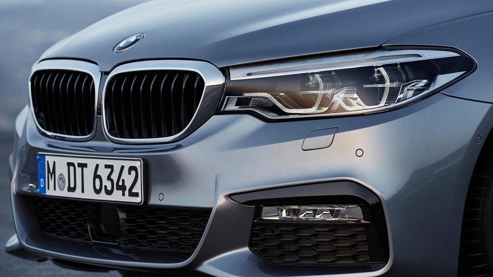 BMW-5-Series-2017-1600-c7