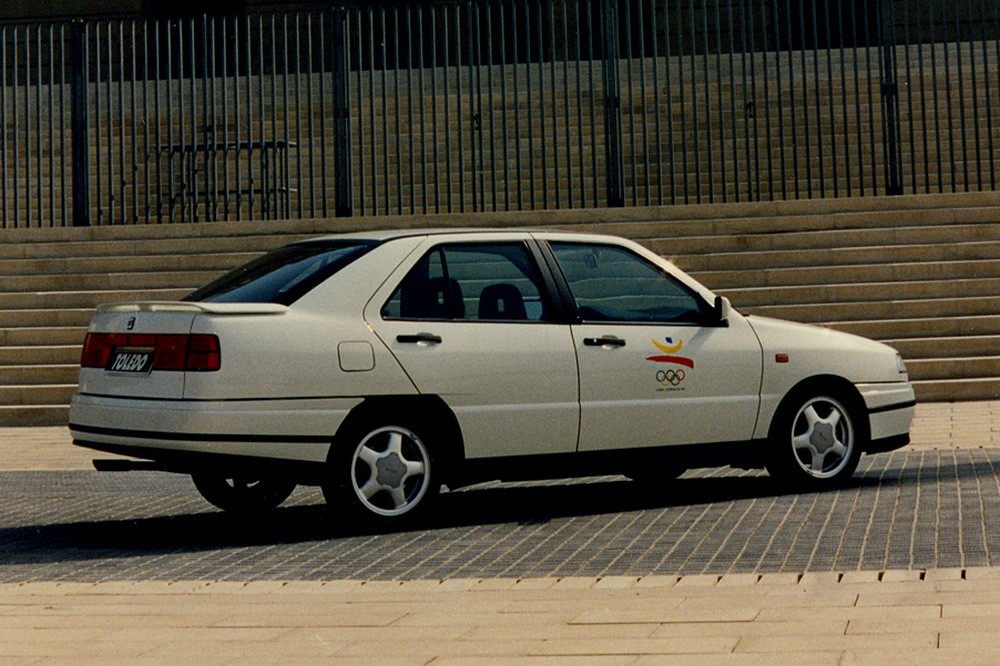 Сто на сорок один: сравниваем АЗЛК-2141 и Audi 100 C2