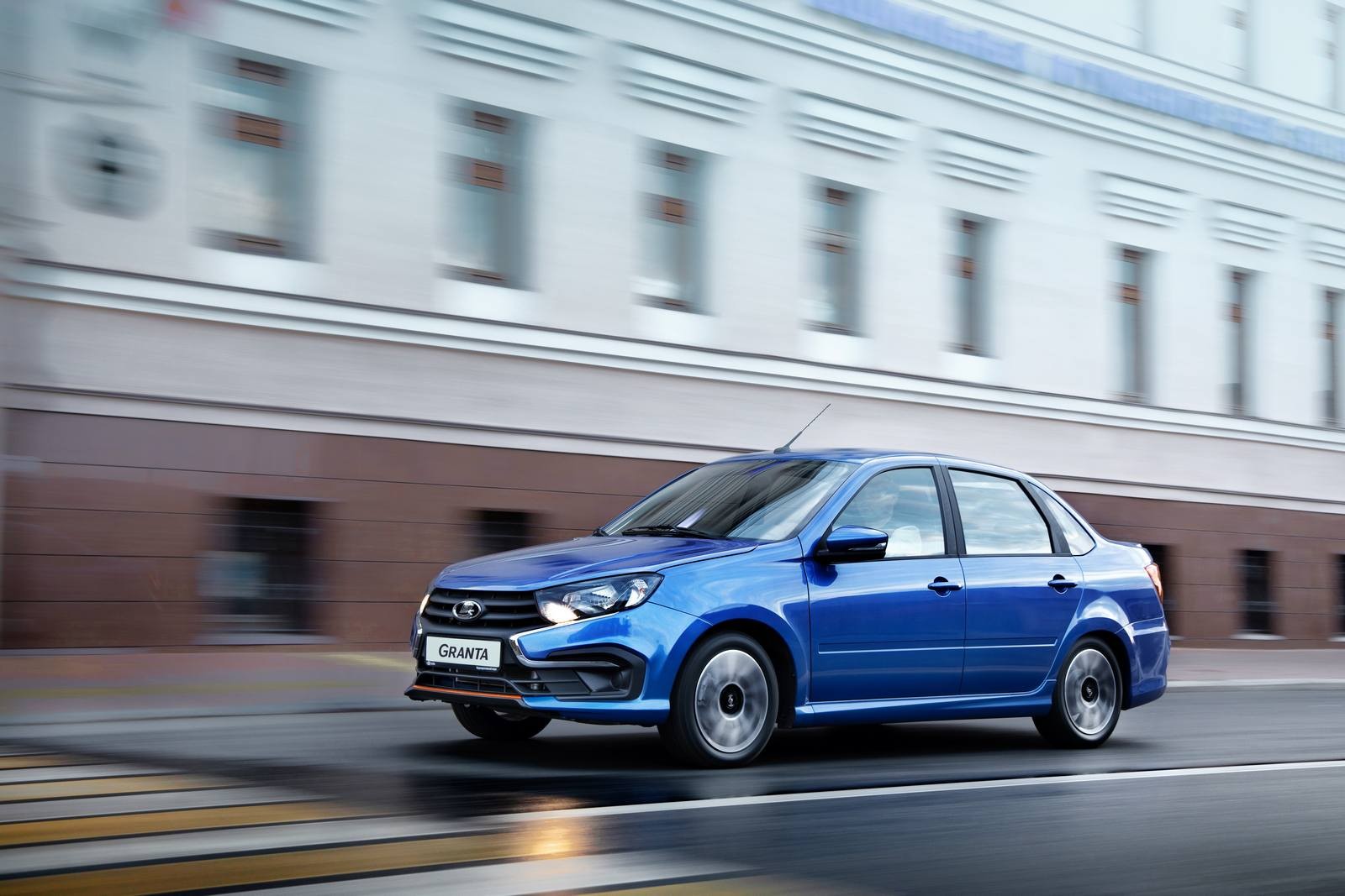 Стоять будет хорошо, но медленно: первый тест-драйв Lada Granta Drive Active