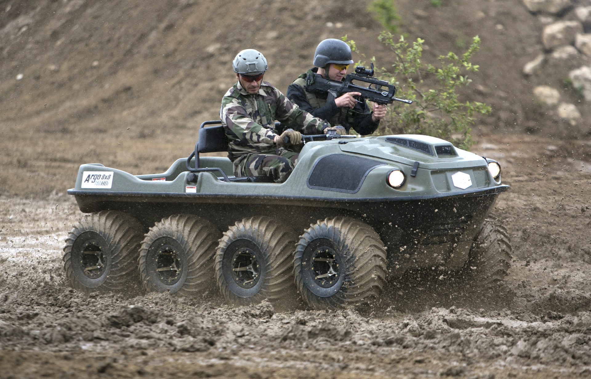 Демонстрационные испытания плавающей боевой машины Argo-750HDI