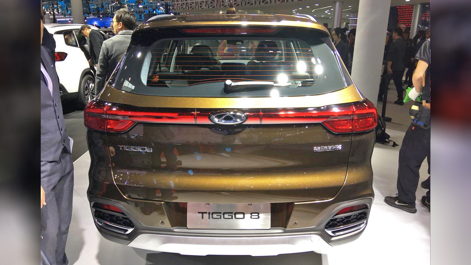 Chery Tiggo 8 сзади