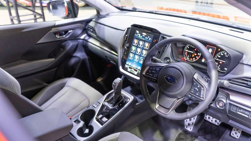 На фото: салон прототипа японской версии Subaru Impreza нового поколения