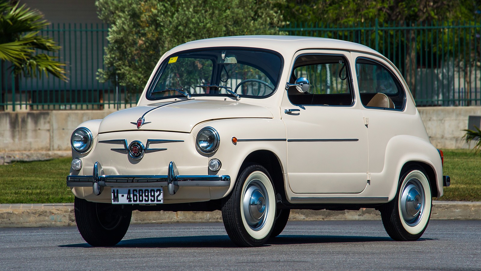На фото: Seat 600 D