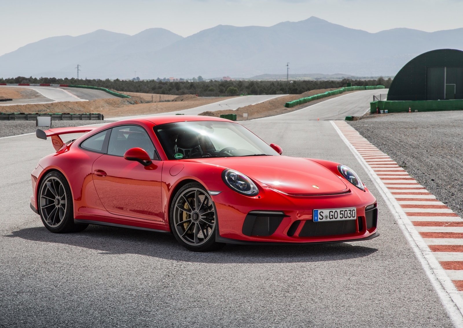 На фото: актуальный Porsche 911 GT3