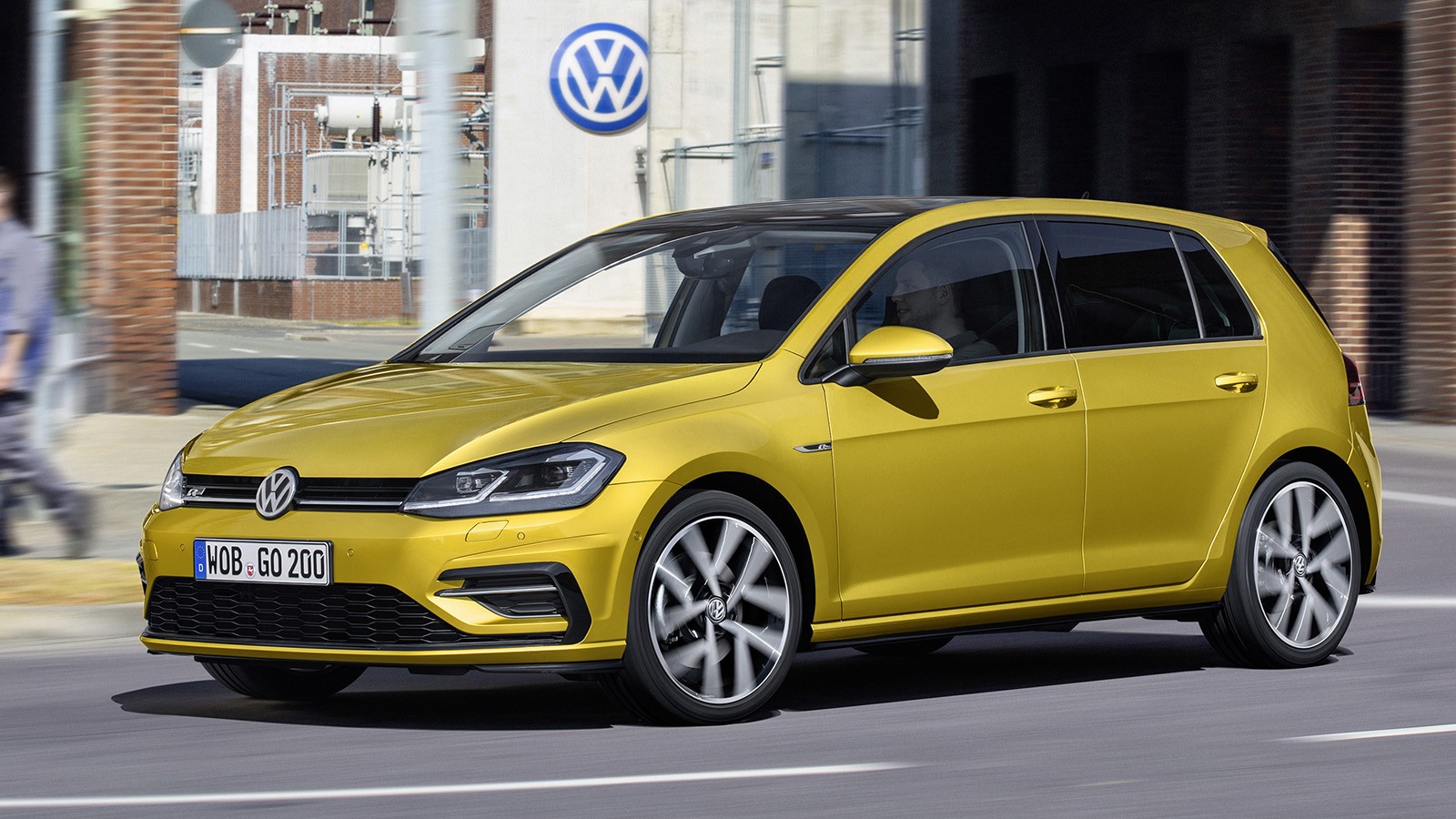 volkswagen_golf_tsi_r-line_5-door_6