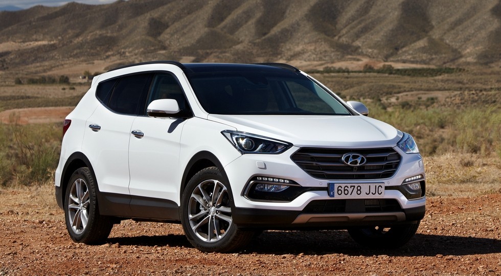 На фото: Hyundai Santa Fe текущего поколения
