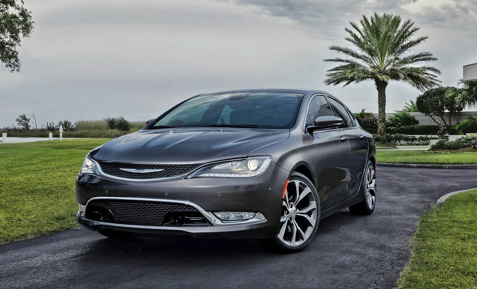 Обзор chrysler 200