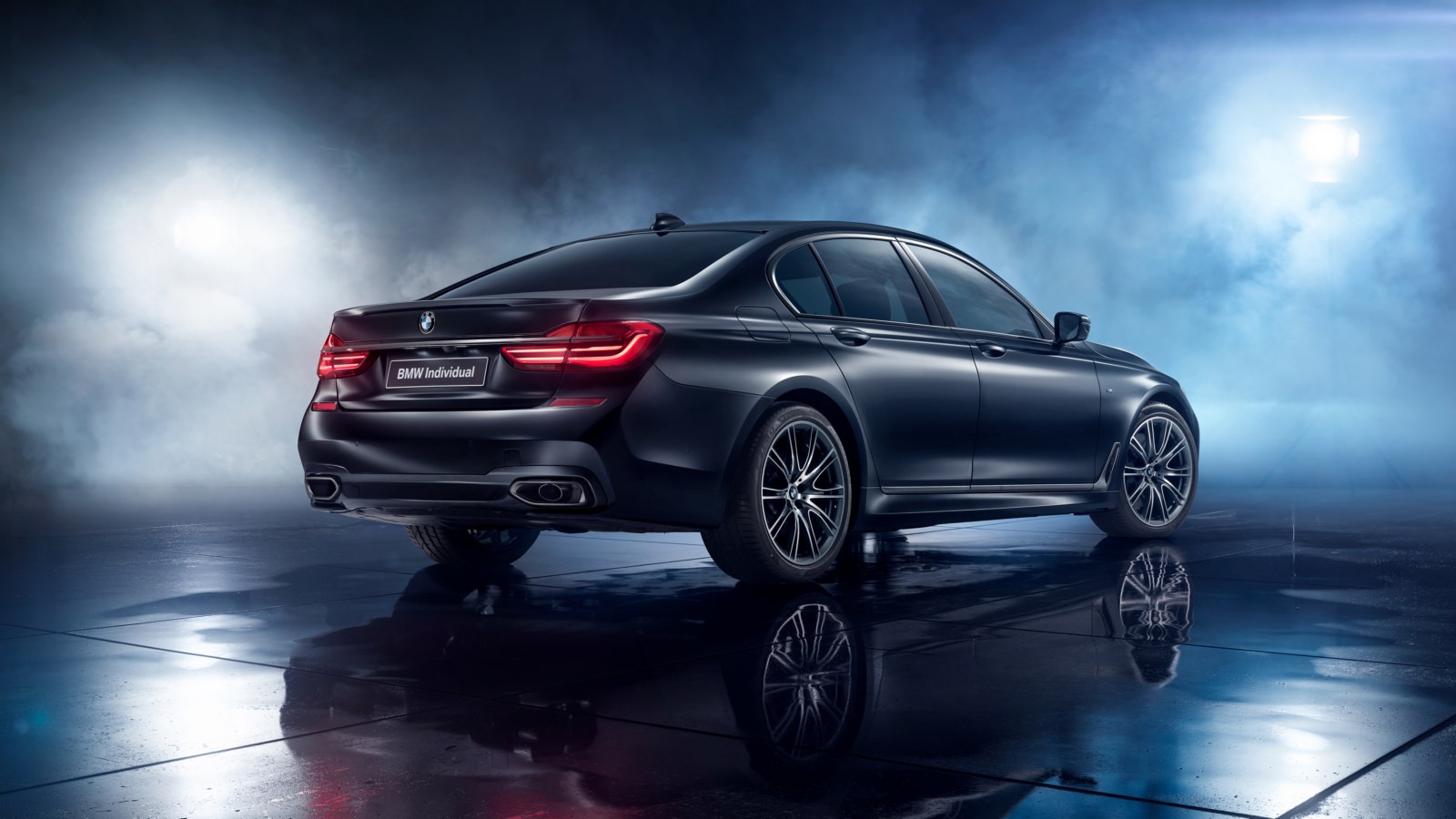P90281601_highRes_bmw-7-series-black-i