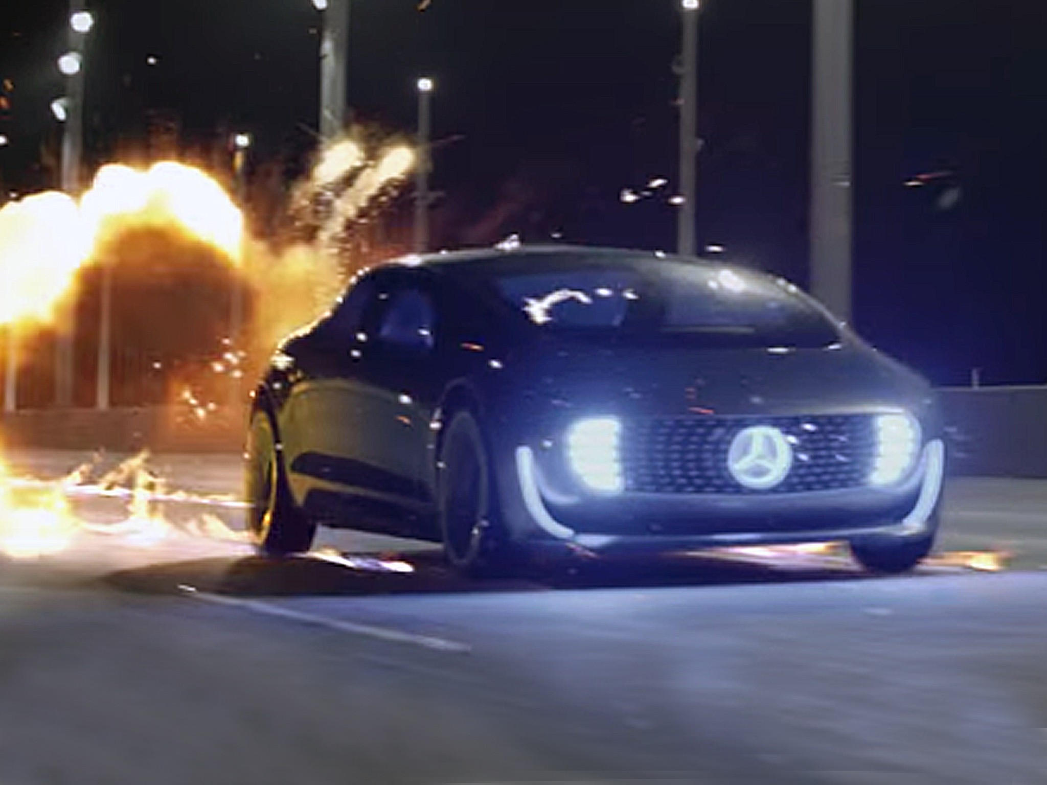 Mercedes готовится ко "Дню возвращения в будущее"